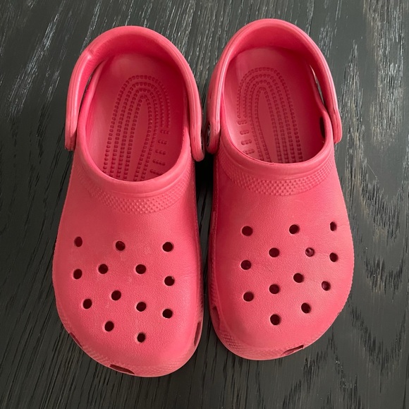 CROCS Other - Crocs classic clog in red unisex youth boys 4